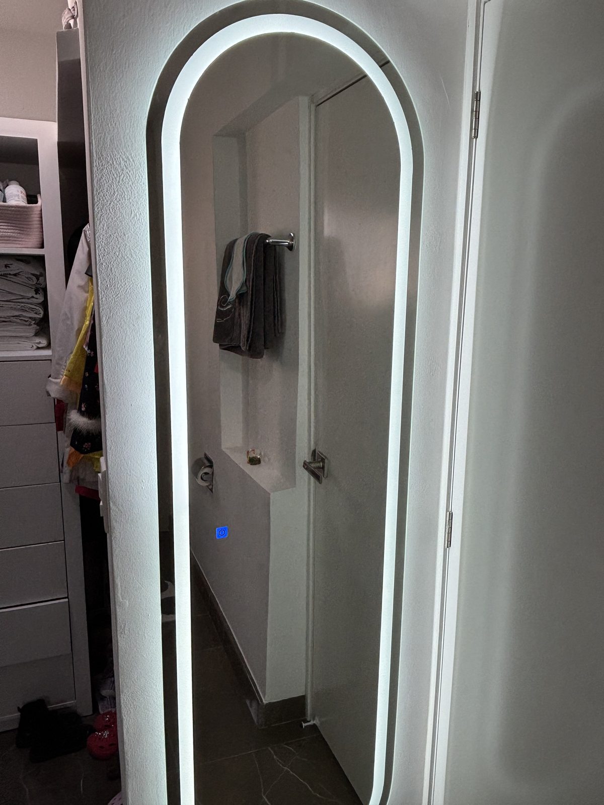 Espejo de piso con marco iluminado LED