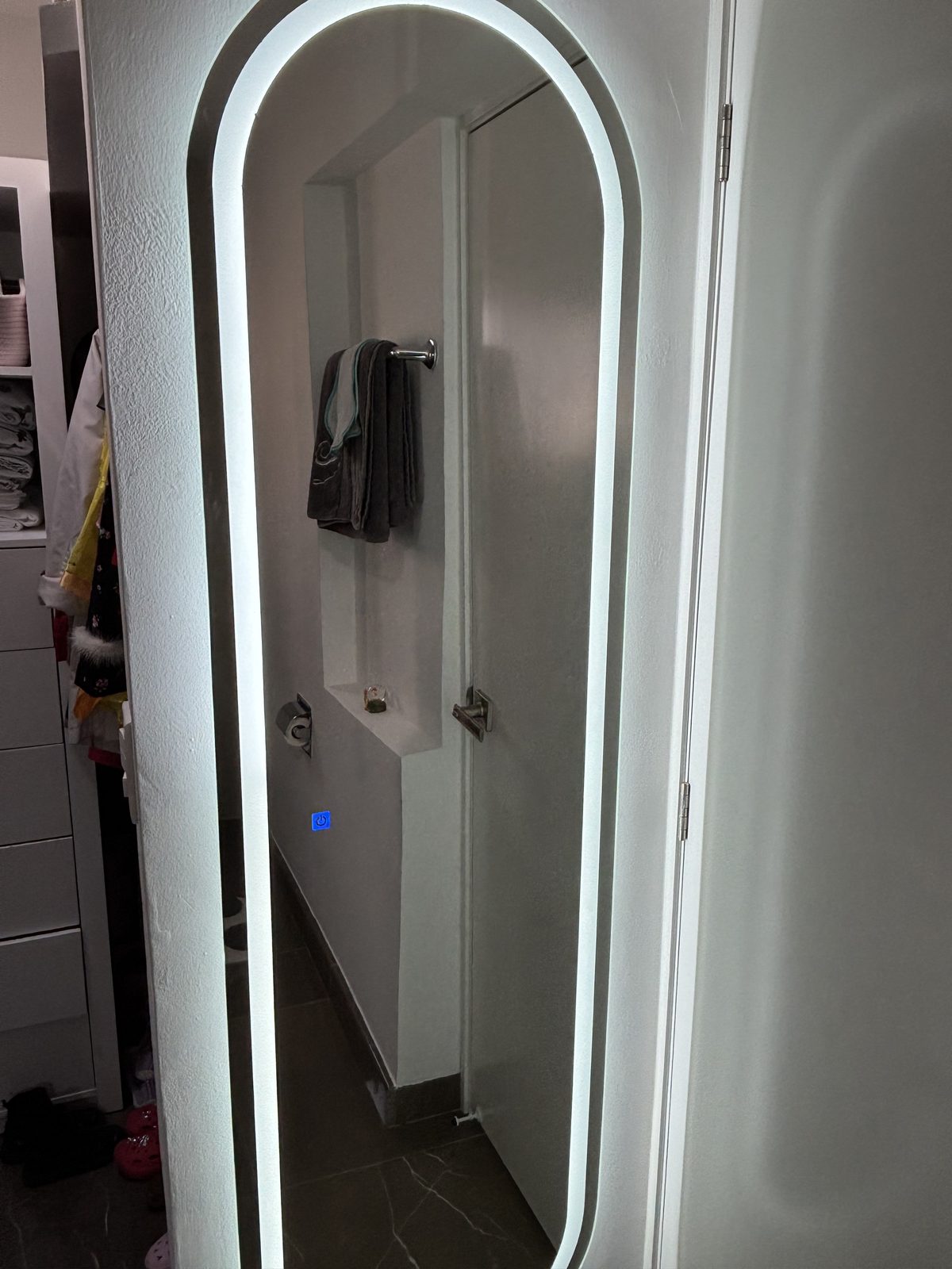 Espejo arco de piso con marco LED