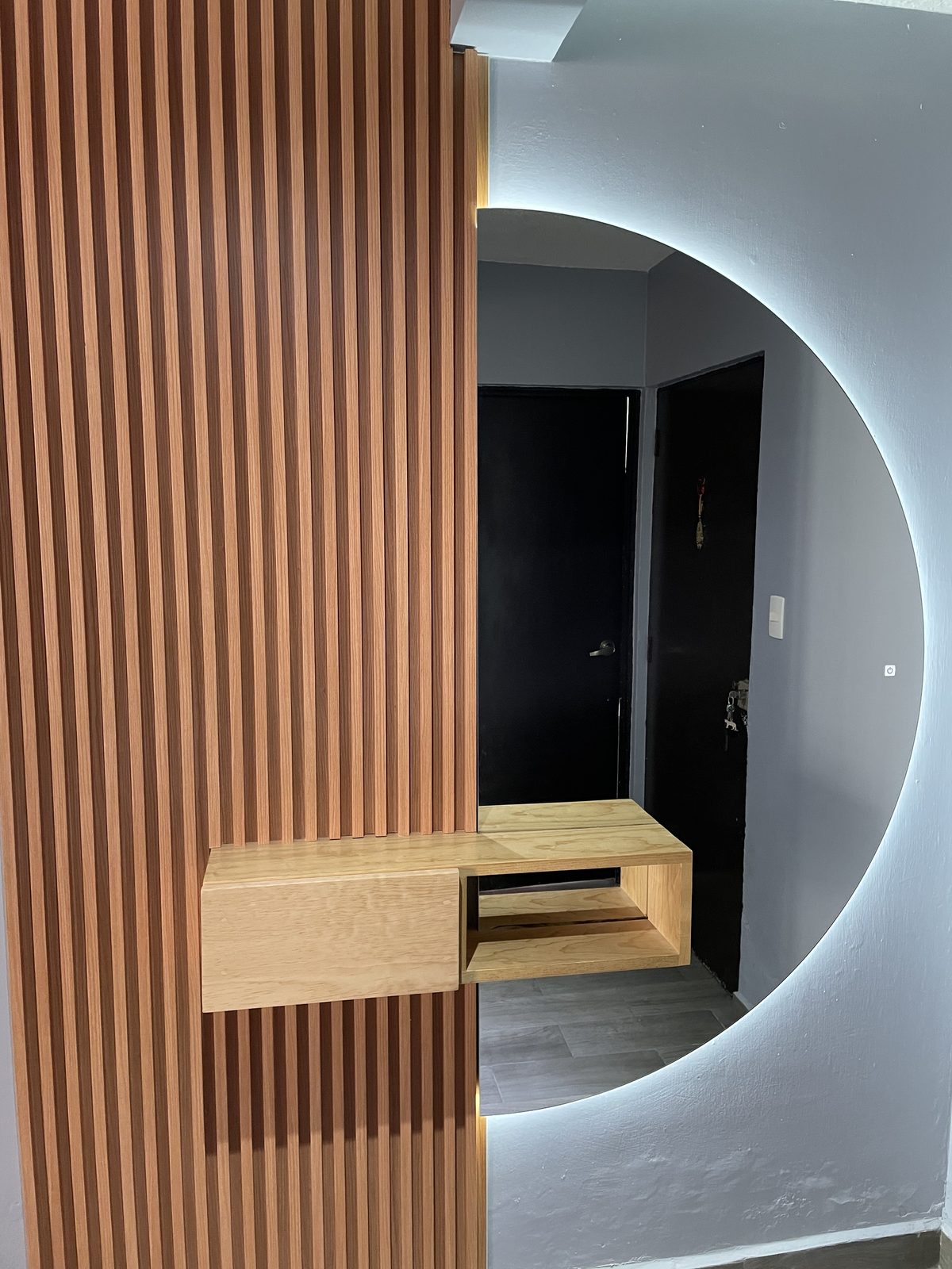 Gabinetes esmerilados en baño