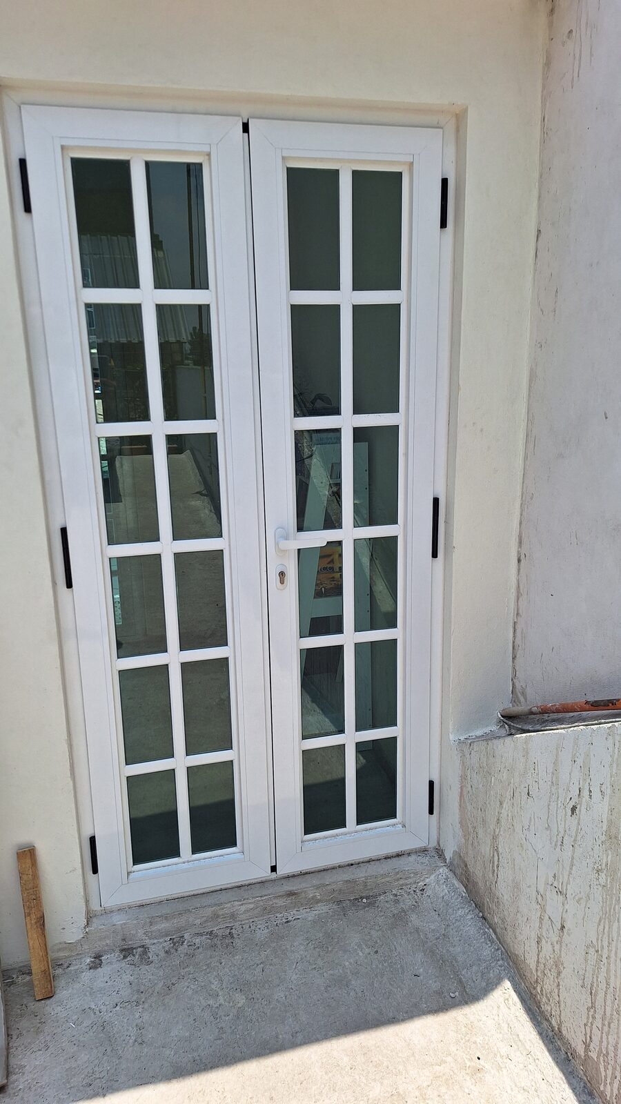 Puertas francesas blancas de aluminio, vista exterior